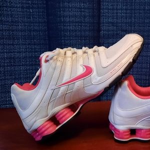 NIKE SHOX